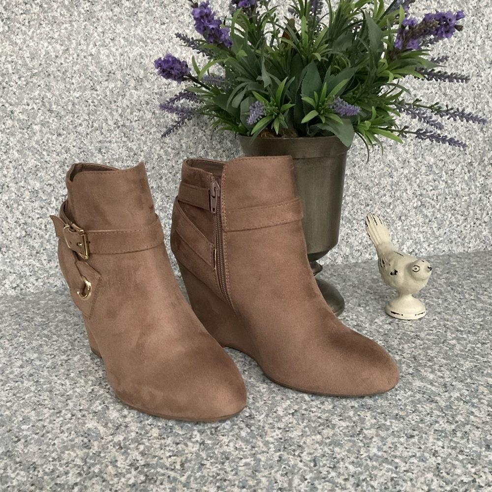 Rebel by Zigi Keylie Booties - NWOT